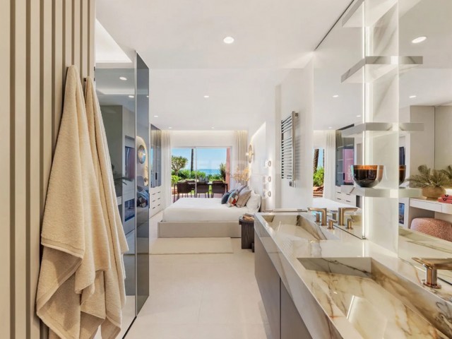 Appartement avec 3 Chambres  à Estepona
