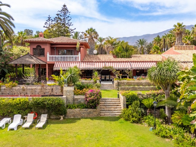 Villa avec 9 Chambres  à Estepona