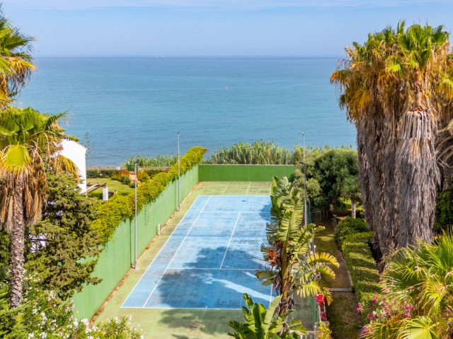 Villa avec 9 Chambres  à Estepona