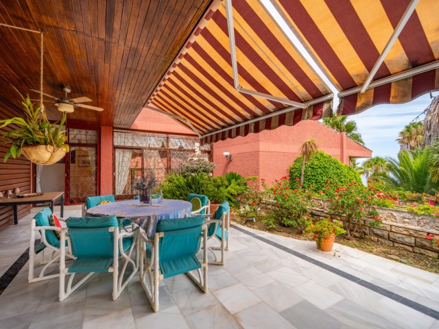 Villa avec 9 Chambres  à Estepona