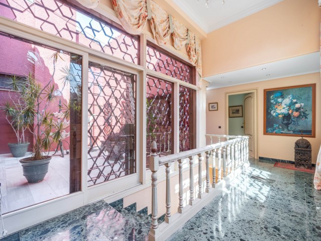 Villa avec 9 Chambres  à Estepona