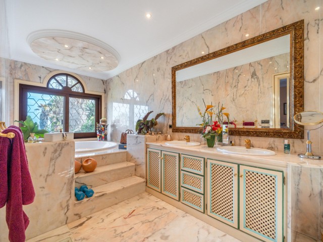 Villa avec 9 Chambres  à Estepona
