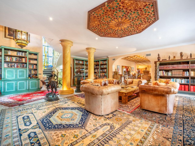 Villa avec 9 Chambres  à Estepona