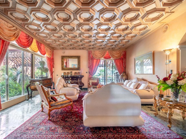 Villa avec 9 Chambres  à Estepona