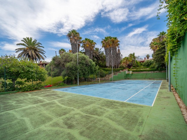 Villa avec 9 Chambres  à Estepona