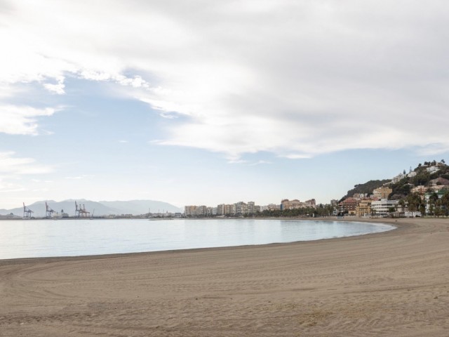 Apartamento con 2 Dormitorios  en Málaga