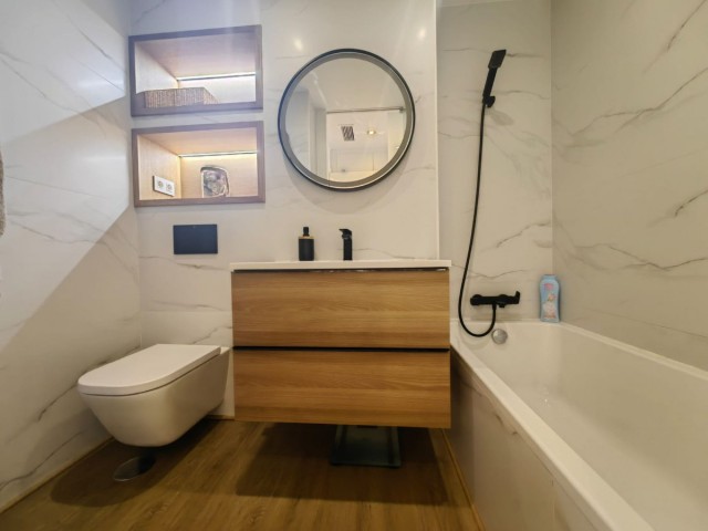 Appartement avec 3 Chambres  à Estepona