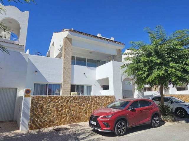 Villa con 4 Dormitorios  en Benalmadena