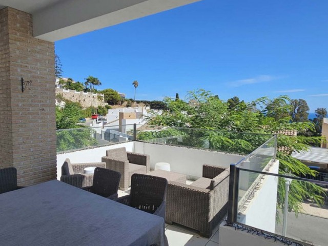 Villa con 4 Dormitorios  en Benalmadena