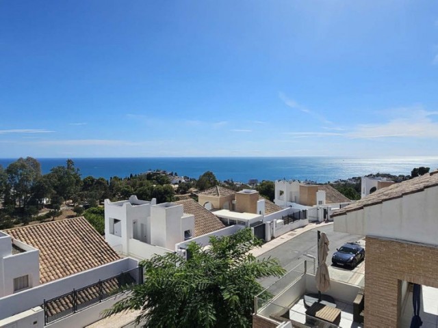 Villa con 4 Dormitorios  en Benalmadena