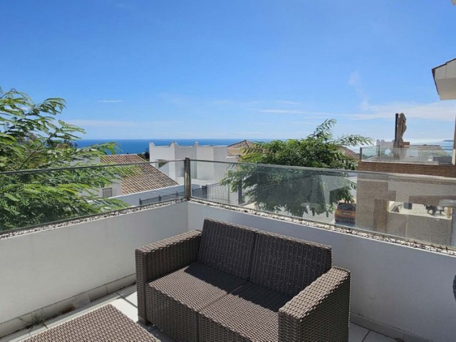 Villa con 4 Dormitorios  en Benalmadena