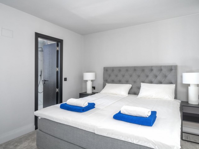 Penthouse avec 4 Chambres  à Fuengirola