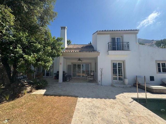 Villa avec 3 Chambres  à Istán