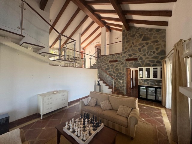 Villa avec 3 Chambres  à Istán