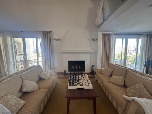 Villa avec 3 Chambres  à Istán