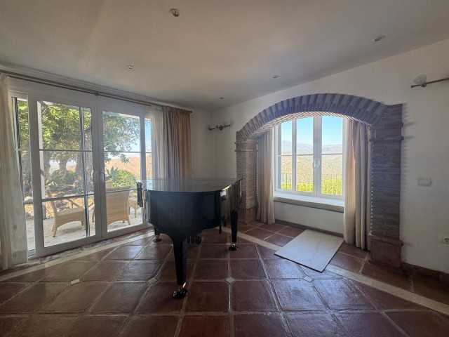 Villa avec 3 Chambres  à Istán