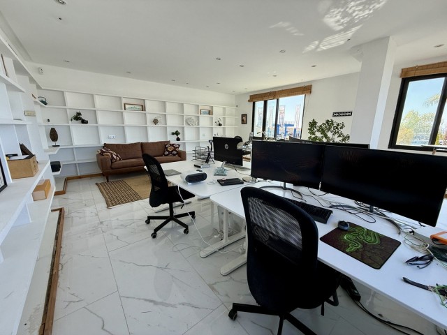 Penthouse avec 2 Chambres  à Puerto Banús