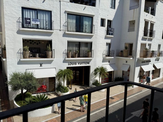 Penthouse avec 2 Chambres  à Puerto Banús