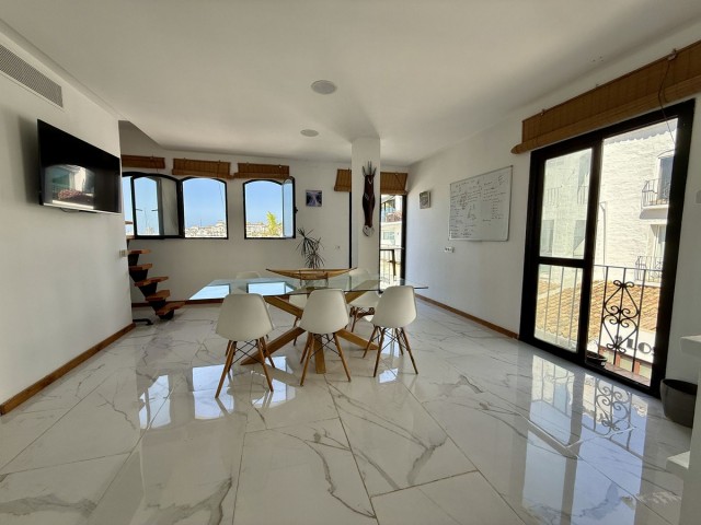 Penthouse avec 2 Chambres  à Puerto Banús