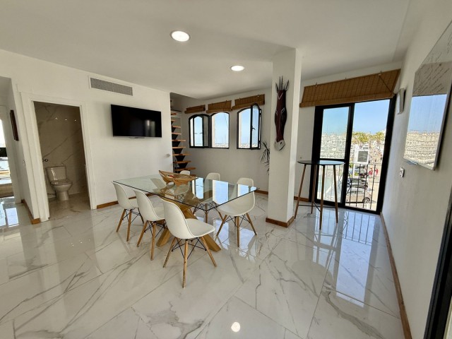 Penthouse avec 2 Chambres  à Puerto Banús