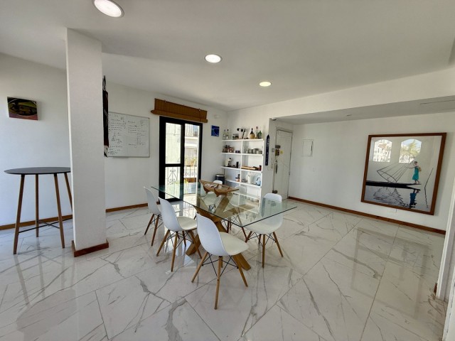 Penthouse avec 2 Chambres  à Puerto Banús