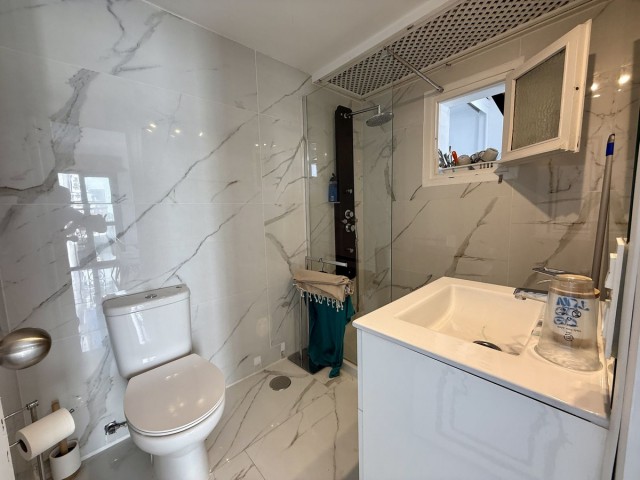 Penthouse avec 2 Chambres  à Puerto Banús