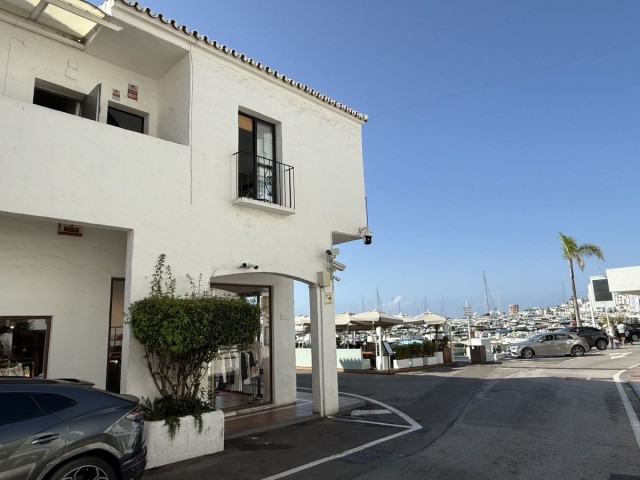 Penthouse avec 2 Chambres  à Puerto Banús