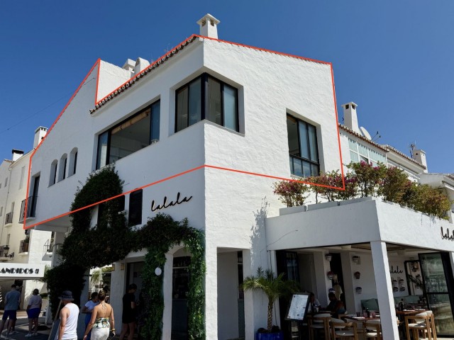 Penthouse avec 2 Chambres  à Puerto Banús