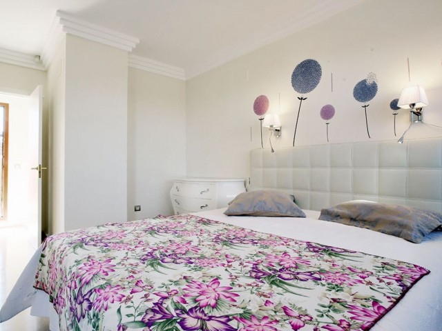 3 Bedrooms Apartment in Benahavís