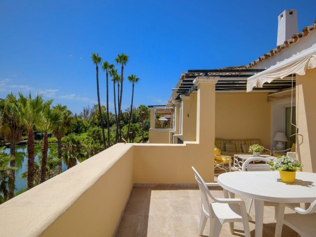 3 Bedrooms Apartment in Benahavís