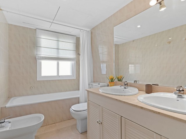 3 Bedrooms Apartment in Benahavís
