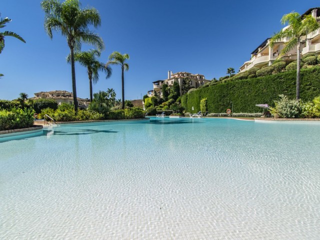 2 Bedrooms Apartment in Benahavís