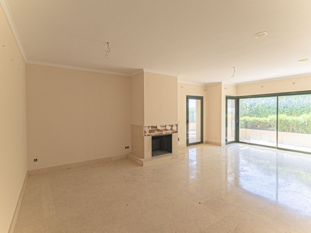 2 Bedrooms Apartment in Benahavís