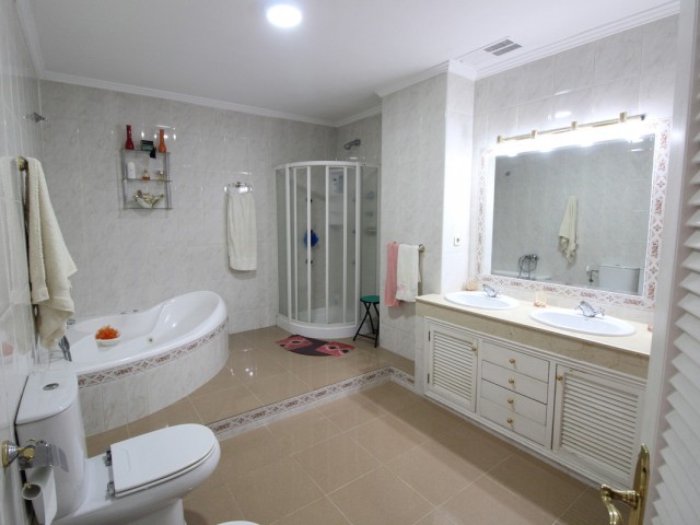 4 Schlafzimmer Villa in Nueva Andalucía