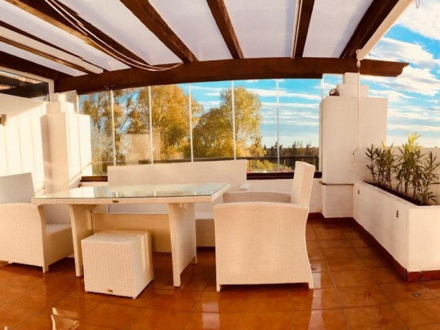4 Schlafzimmer Apartment in Nueva Andalucía