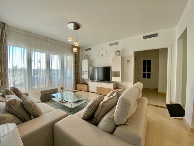 4 Schlafzimmer Apartment in Nueva Andalucía