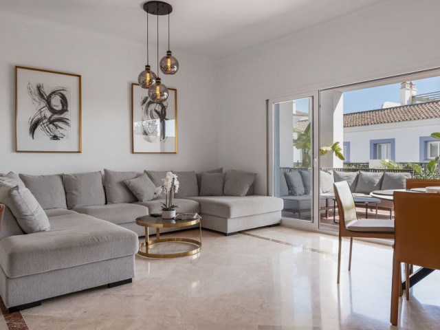 3 Bedrooms Apartment in Benahavís