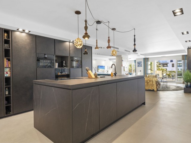 4 Makuuhuoneen Huoneisto Puerto Banús