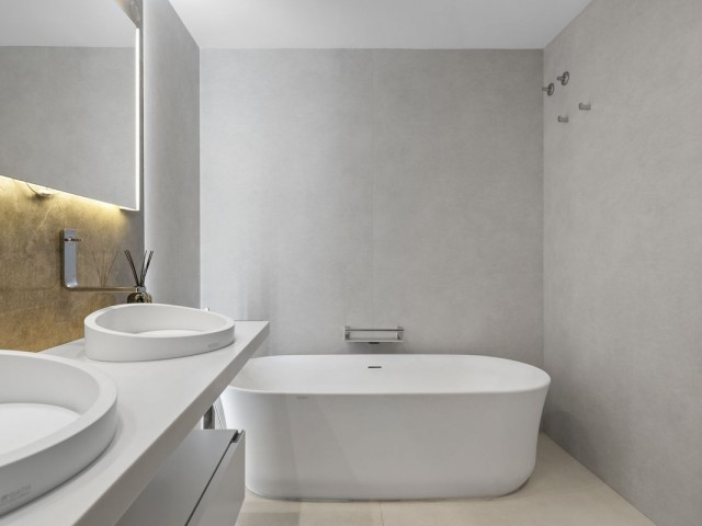 4 Makuuhuoneen Huoneisto Puerto Banús