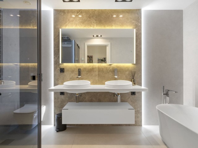 4 Makuuhuoneen Huoneisto Puerto Banús