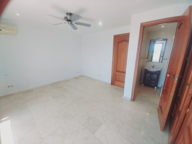 4 Bedrooms Townhouse in Calahonda