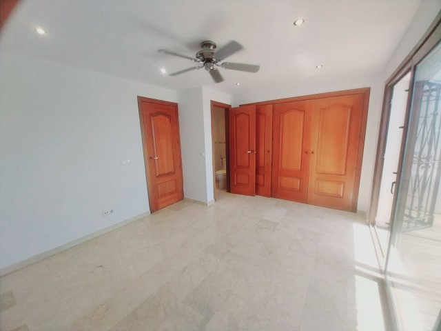 4 Bedrooms Townhouse in Calahonda