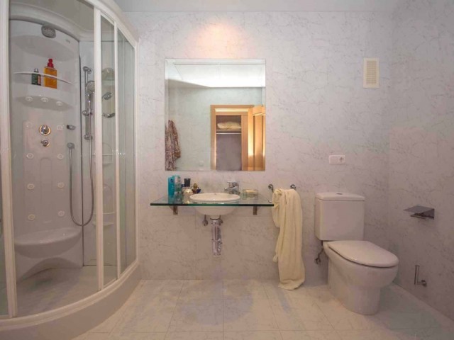 Apartamento con 4 Dormitorios  en New Golden Mile