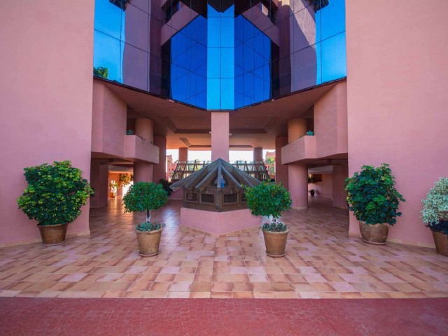 Apartamento con 4 Dormitorios  en New Golden Mile