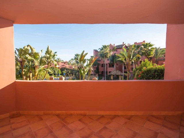 Apartamento con 4 Dormitorios  en New Golden Mile