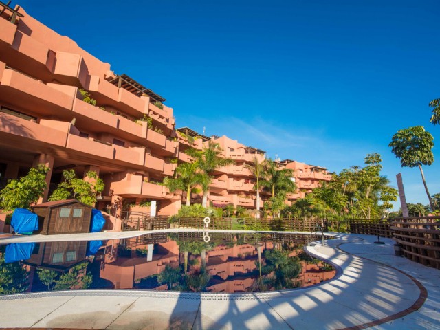 Apartamento con 4 Dormitorios  en New Golden Mile