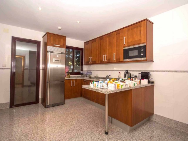 Apartamento con 4 Dormitorios  en New Golden Mile
