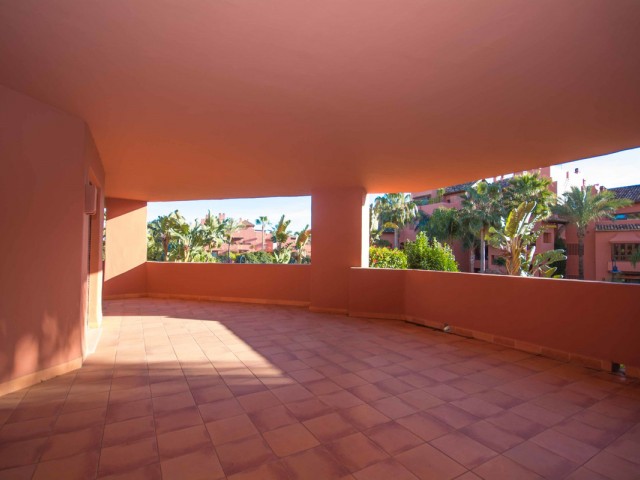 Apartamento con 4 Dormitorios  en New Golden Mile