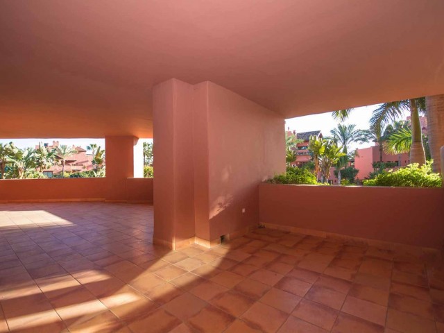 Apartamento con 4 Dormitorios  en New Golden Mile