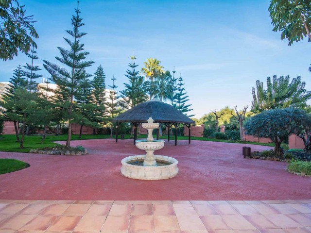 Apartamento con 4 Dormitorios  en New Golden Mile